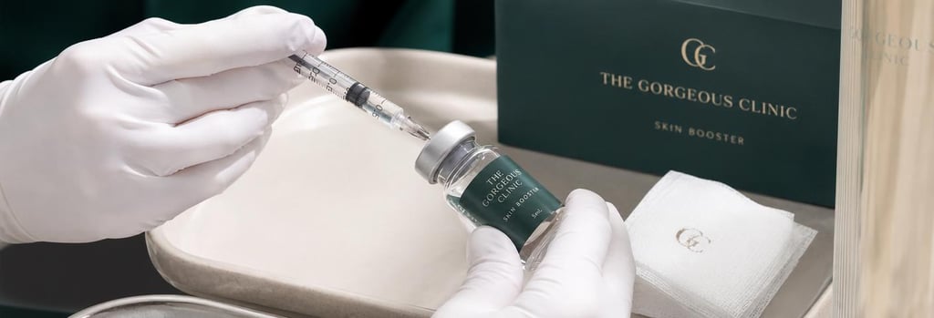 Photorealistic macro image of a small glass vial and gloved hands preparing a skin booster syringe, medical-aesthetic anchor: vial, syringe, and sterile gauze on a cream ceramic tray, soft clinical lighting with forest green accents, high-detail and editorial